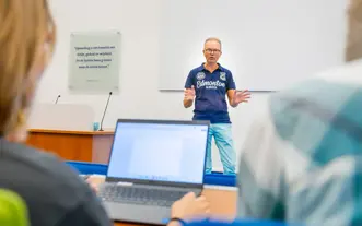 Docent bril collegezaal