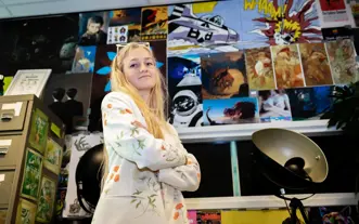 Vrouwelijke student op CHE 1