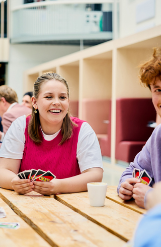 VT spelletje kantine man en vrouw