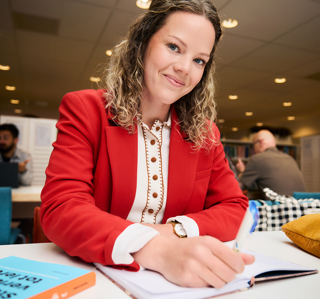DT student in studiecentrum