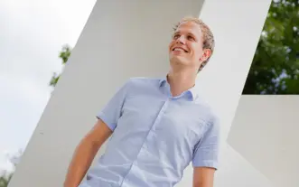 Mannelijke student CHE buiten 5